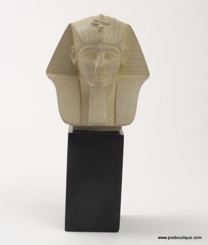 Pixi Museum - Thutmose III monochrome - 18th Dynasty