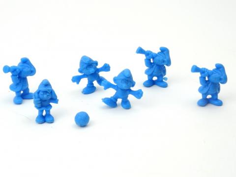 Peyo (Schtroumpfs) - Publicité - PEYO - Schtroumpfs - Omo - Footballeurs x2, ballon, Schtroumpfette bras coupé, Grand Schtroumpf longue vue x3 - figurines bleues 3 cm